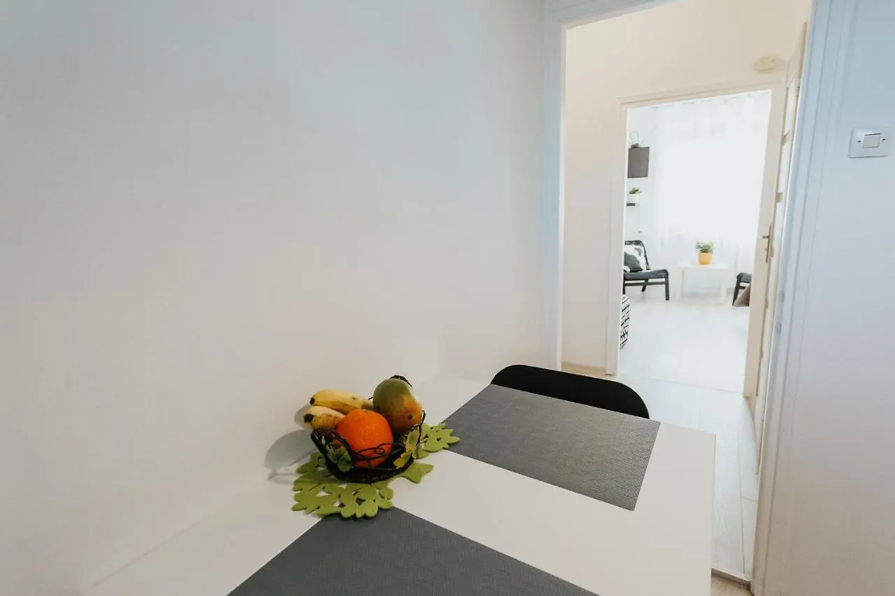 Charming Apt Old Town & Jewish District, Quiet Neighborhood Krakow Apartment