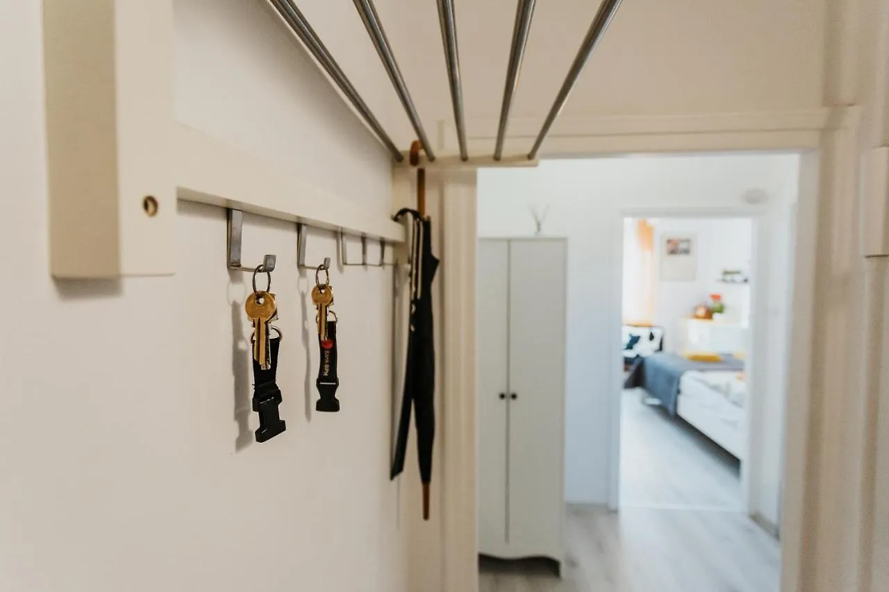קרקוב Charming Apt Old Town & Jewish District, Quiet Neighborhood 0*,  פולין