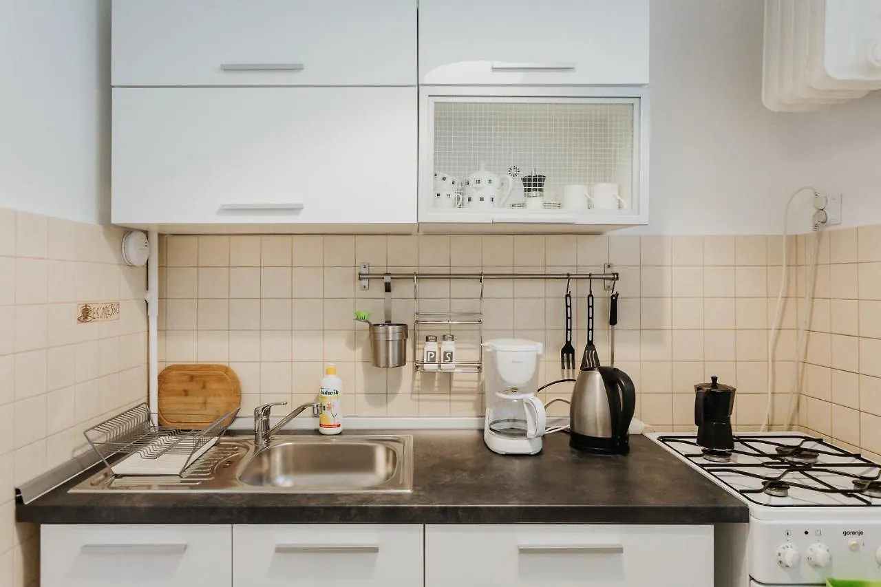 קרקוב Charming Apt Old Town & Jewish District, Quiet Neighborhood 0*,  פולין