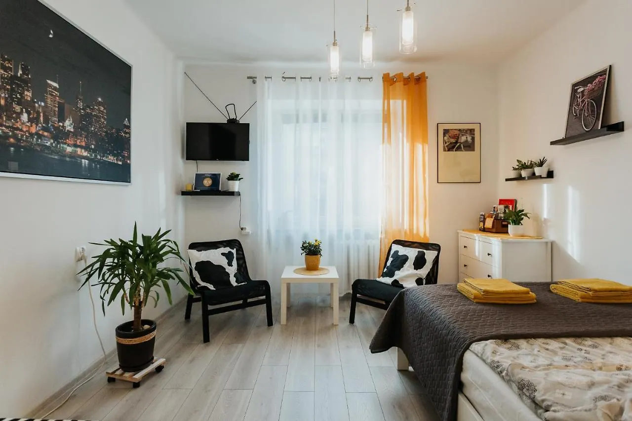 Charming Apt Old Town & Jewish District, Quiet Neighborhood Krakow Apartment