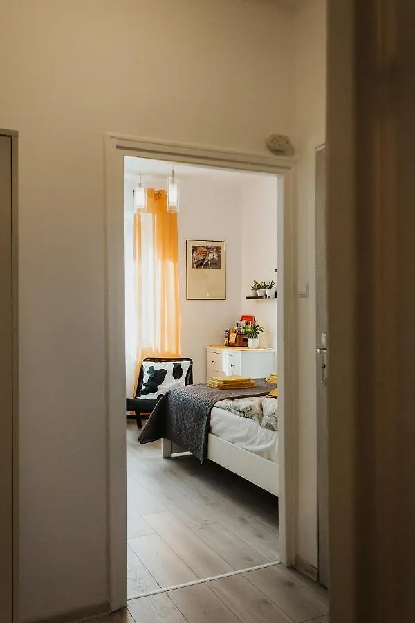 Charming Apt Old Town & Jewish District, Quiet Neighborhood Krakow